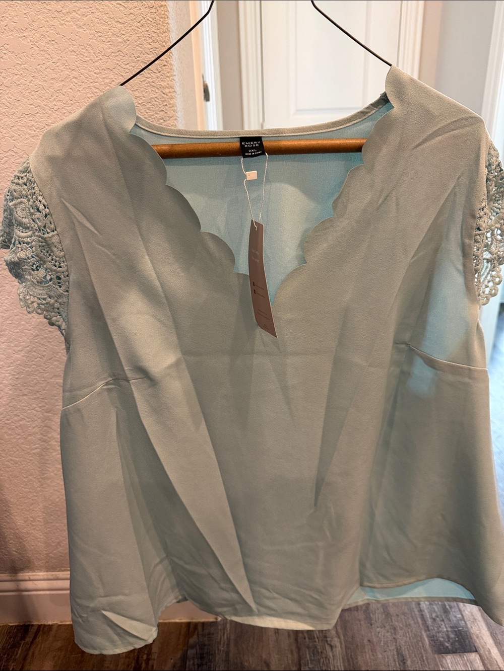 Emery Rose Scallop V-Neck Lace Sleeve Blouse - Mint size 2XL New
